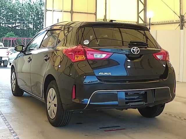 TOYOTA AURIS photo 3