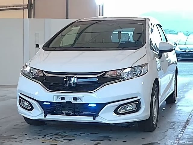 HONDA FIT HYBRID photo 2