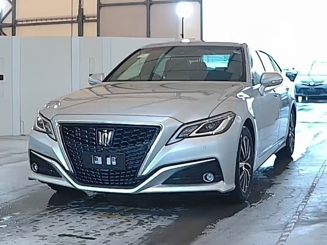 TOYOTA CROWN photo 2