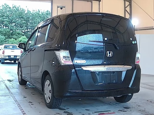 HONDA FREED photo 3