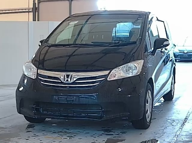 HONDA FREED photo 2