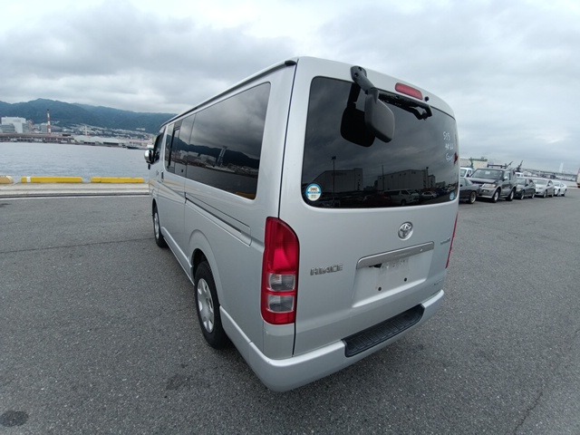 TOYOTA HIACE VAN photo 3