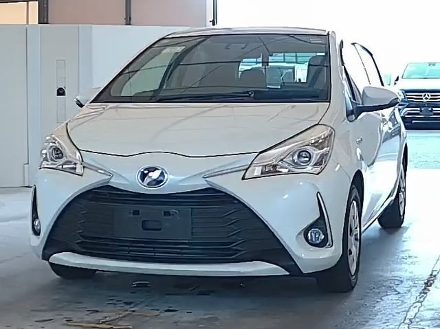 TOYOTA VITZ photo 2