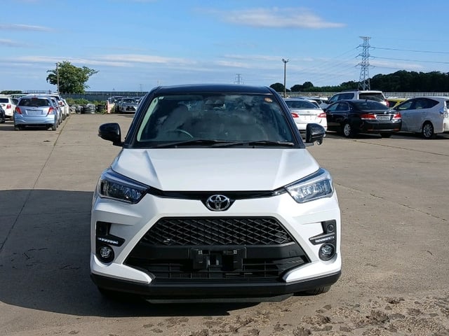 TOYOTA RAIZE photo 2