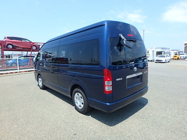TOYOTA HIACE WAGON photo 3