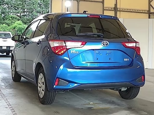 TOYOTA VITZ photo 3