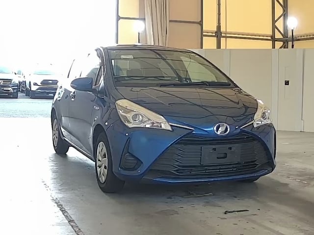 TOYOTA VITZ 2017