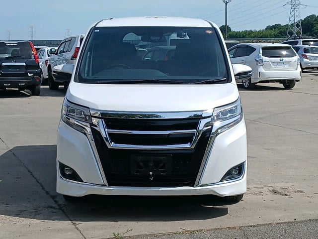TOYOTA ESQUIRE photo 2