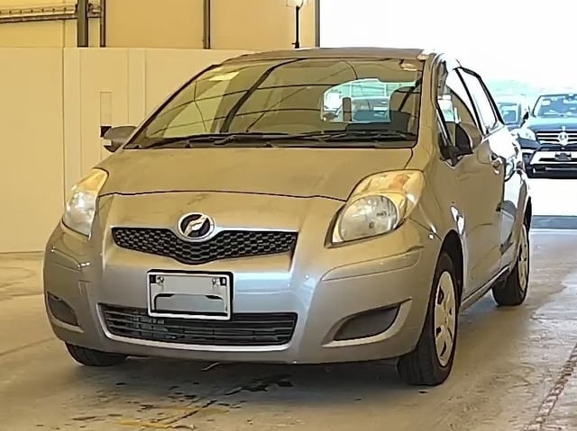 TOYOTA VITZ photo 2