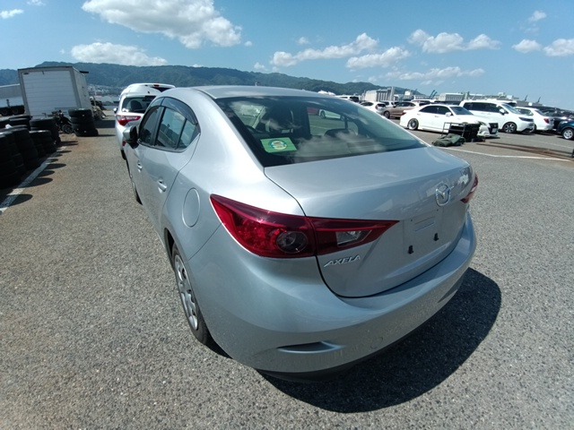 MAZDA AXELA photo 3
