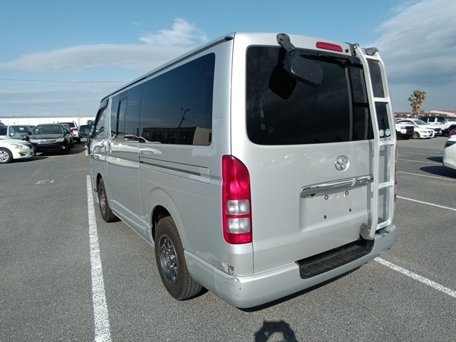 TOYOTA REGIUSACE VAN photo 3