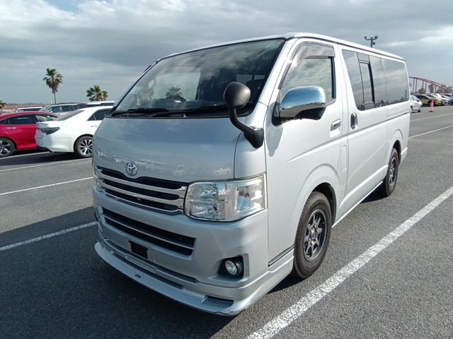 TOYOTA REGIUSACE VAN photo 2