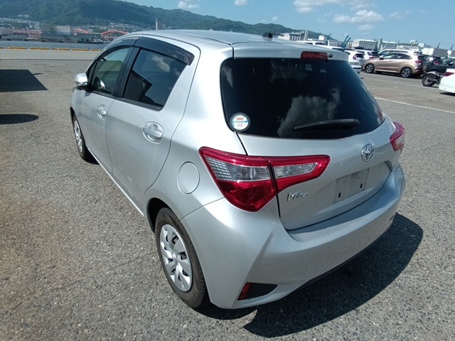 TOYOTA VITZ photo 3