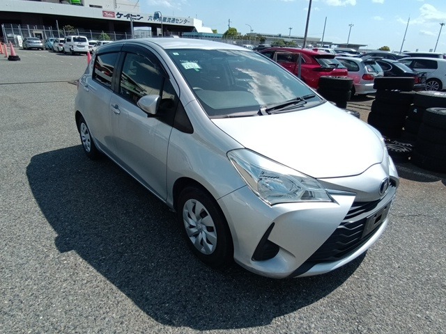 TOYOTA VITZ 2017