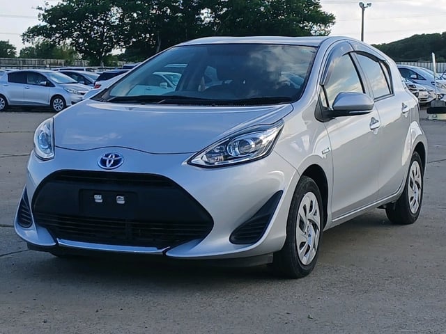 TOYOTA AQUA photo 3