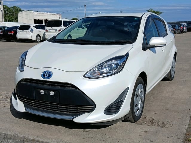 TOYOTA AQUA photo 3