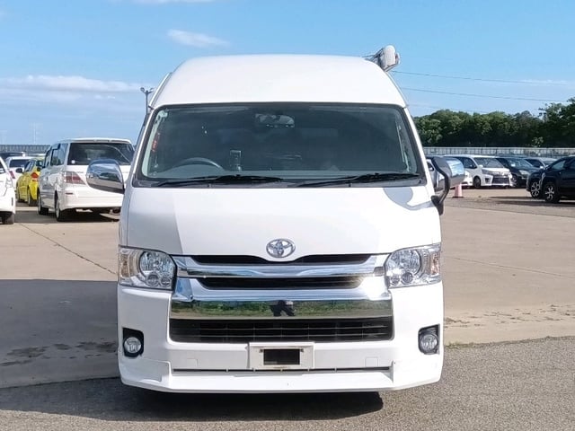 TOYOTA HIACE VAN photo 2