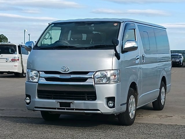 TOYOTA REGIUSACE VAN photo 3