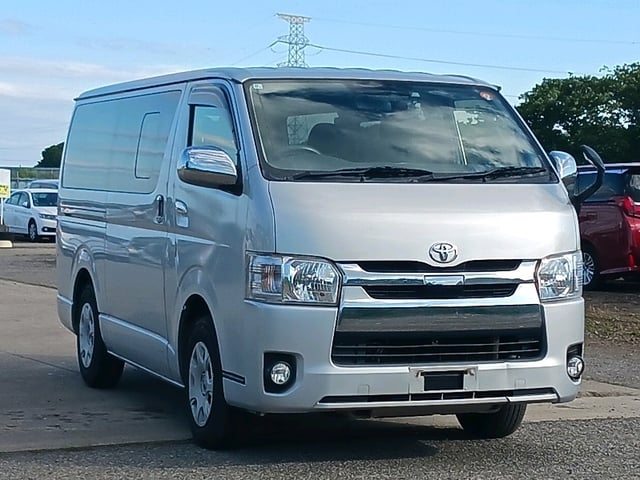 TOYOTA REGIUSACE VAN 2018