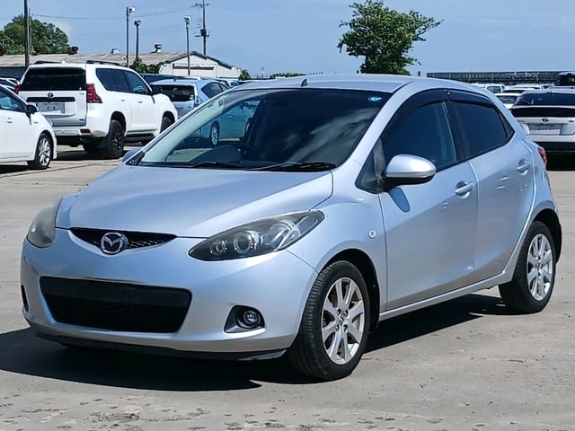 MAZDA DEMIO photo 3