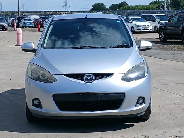 MAZDA DEMIO photo 2