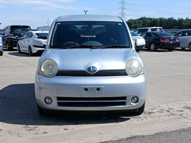 TOYOTA SIENTA photo 2