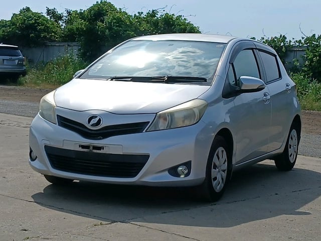 TOYOTA VITZ photo 3