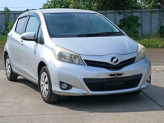TOYOTA VITZ 2012