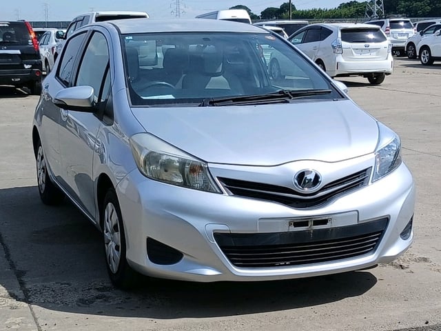 TOYOTA VITZ 2012