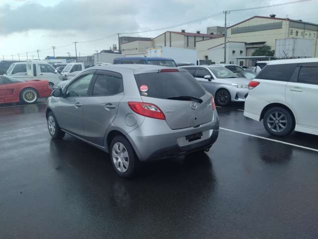 MAZDA DEMIO photo 3