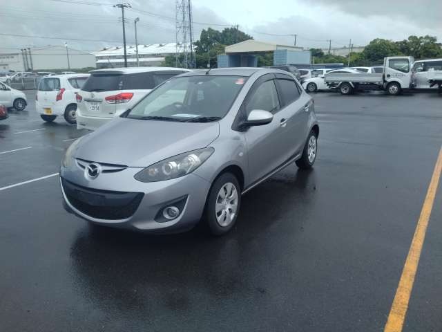 MAZDA DEMIO photo 2