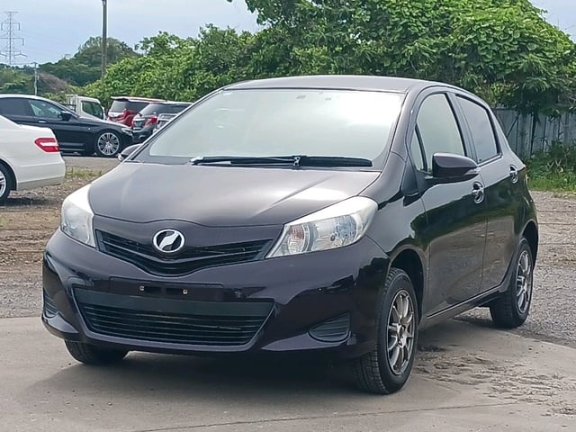 TOYOTA VITZ photo 3