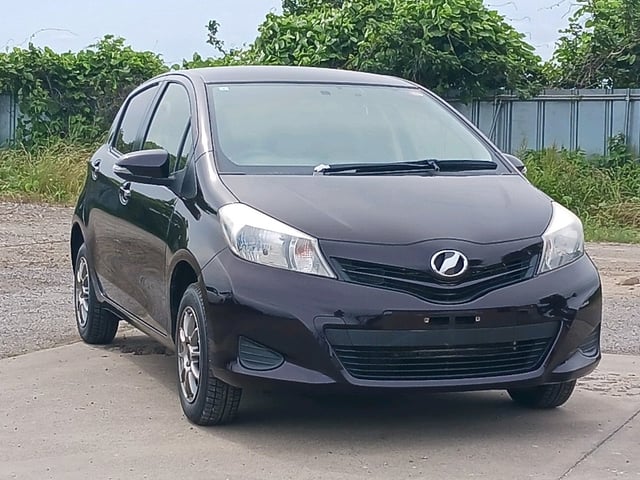 TOYOTA VITZ 2013