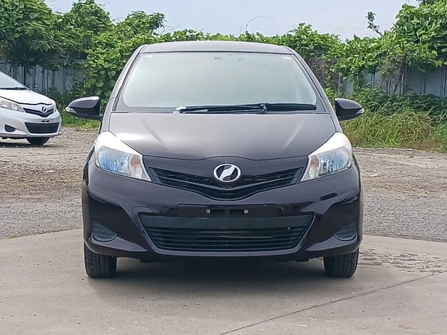 TOYOTA VITZ photo 2
