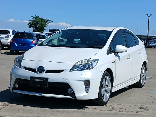 TOYOTA PRIUS photo 3