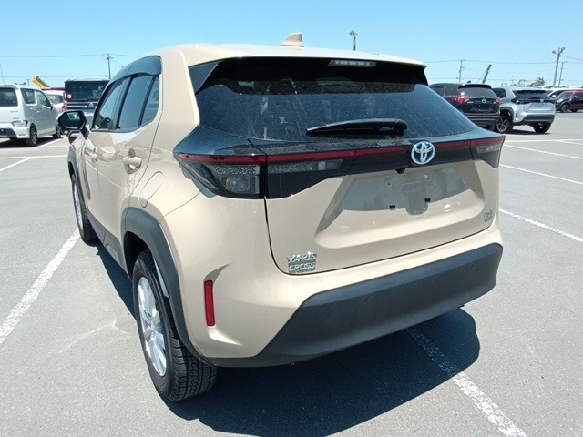 TOYOTA YARIS CROSS photo 3