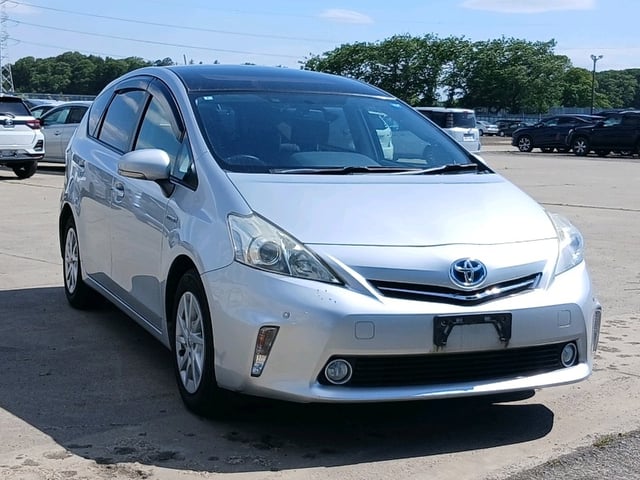 TOYOTA PRIUS ALPHA 2012