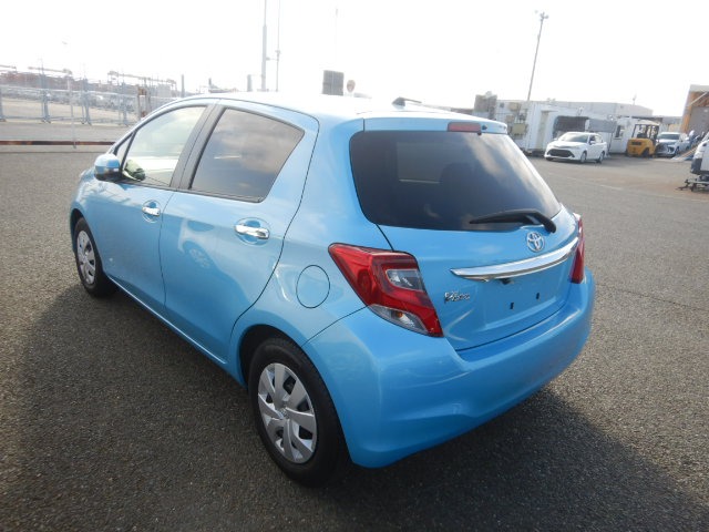 TOYOTA VITZ photo 3