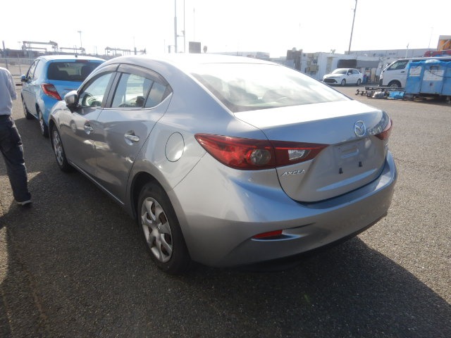 MAZDA AXELA photo 3