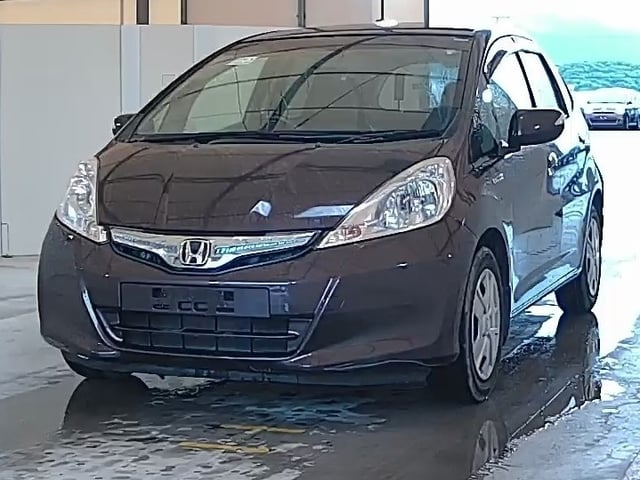 HONDA FIT HYBRID photo 2