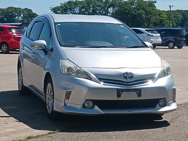 TOYOTA PRIUS ALPHA 2012
