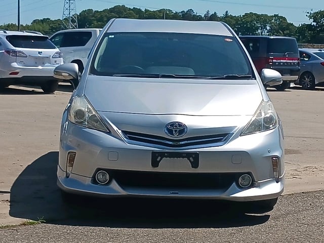 TOYOTA PRIUS ALPHA photo 2