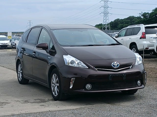 TOYOTA PRIUS ALPHA 2014
