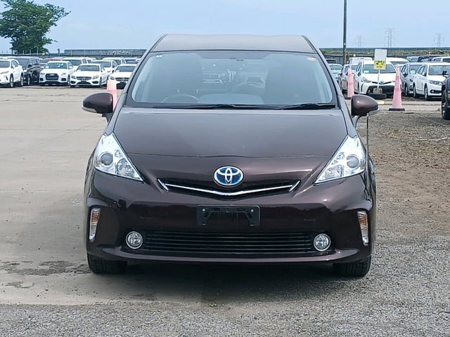 TOYOTA PRIUS ALPHA photo 2