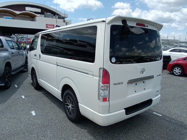 TOYOTA HIACE VAN photo 3
