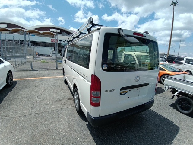 TOYOTA HIACE VAN photo 3
