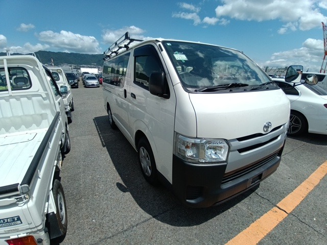 TOYOTA HIACE VAN 2017
