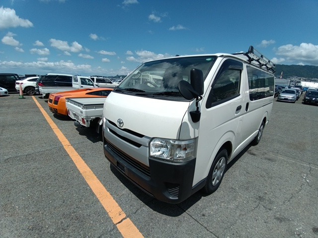 TOYOTA HIACE VAN photo 2