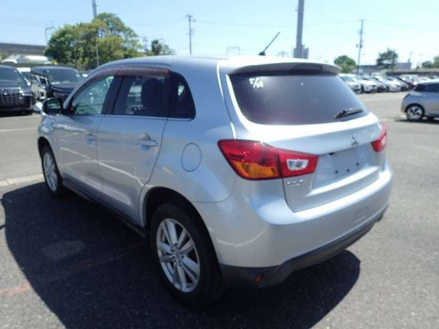 MITSUBISHI RVR photo 3