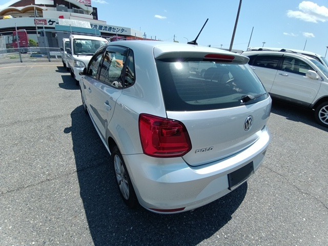 VOLKSWAGEN POLO photo 3